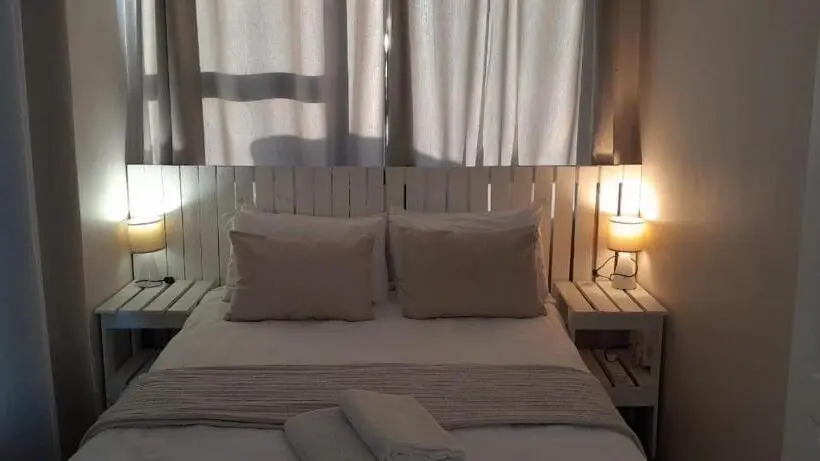 スタンダードスタジオ, Kelzane Self Catering