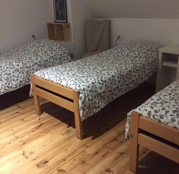 غرفة قياسية رباعية, Tagar étape