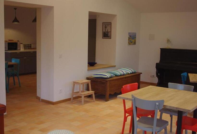 غرفة قياسية رباعية, Tagar étape