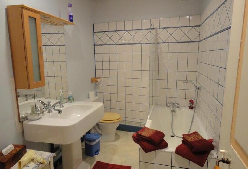 جناح عائلي, Au Clos Des Colombages