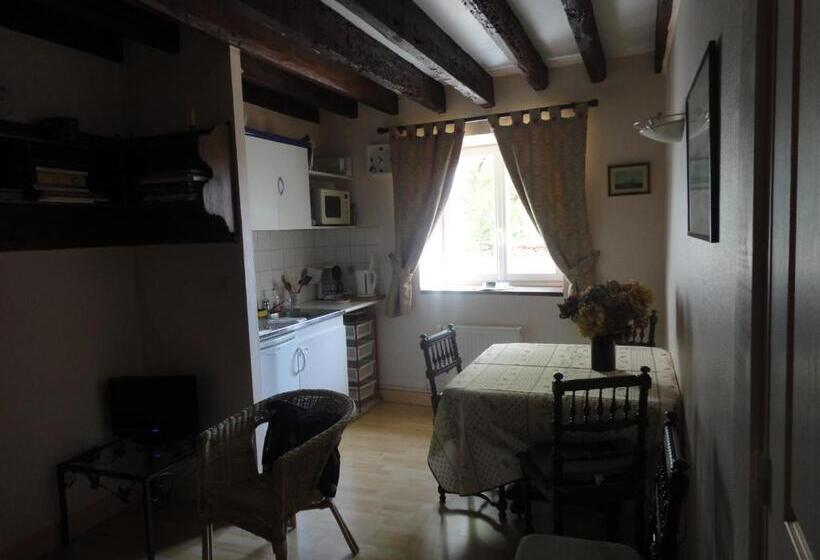 جناح عائلي, Au Clos Des Colombages