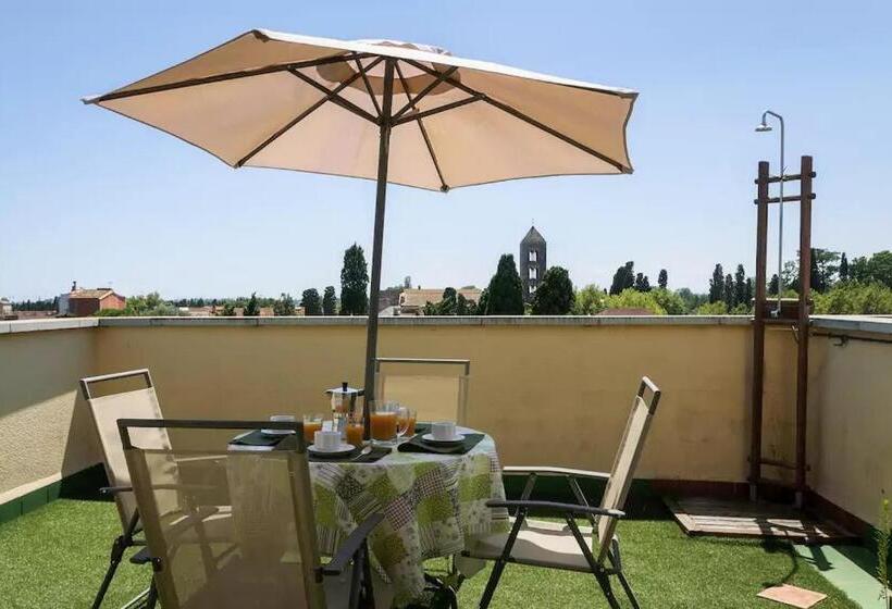 اتاق لوکس با بالکن, Ca La Gloria