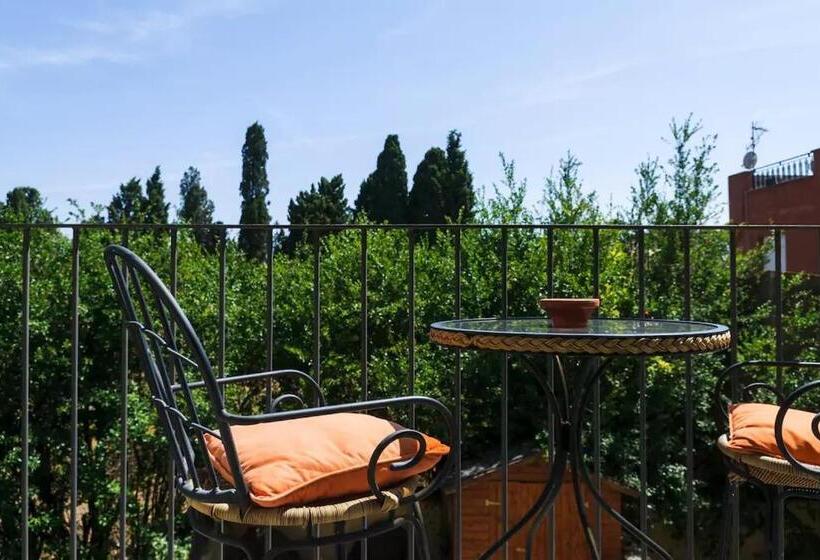 اتاق لوکس با بالکن, Ca La Gloria