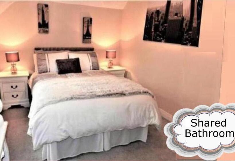 バス共有のスタンダードルーム, Leabrook House