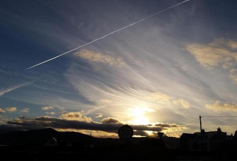 חדר לארבעה סטנדרטי עם נוף לגינה, Horizon View Lodge Bed And Breakfast Glanleam Road Knightstown Valentia Island County Kerry V23 W447