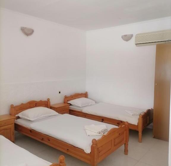 חדר סטנדרט לשלושה עם טרסה, хотел сандим