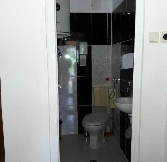 חדר סטנדרט לשלושה עם טרסה, хотел сандим