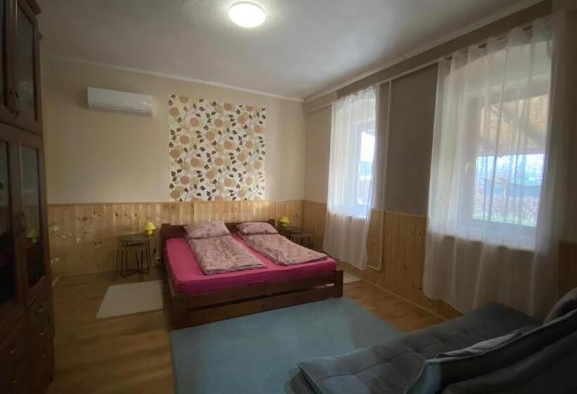 غرفة قياسية, Dobó Tanya