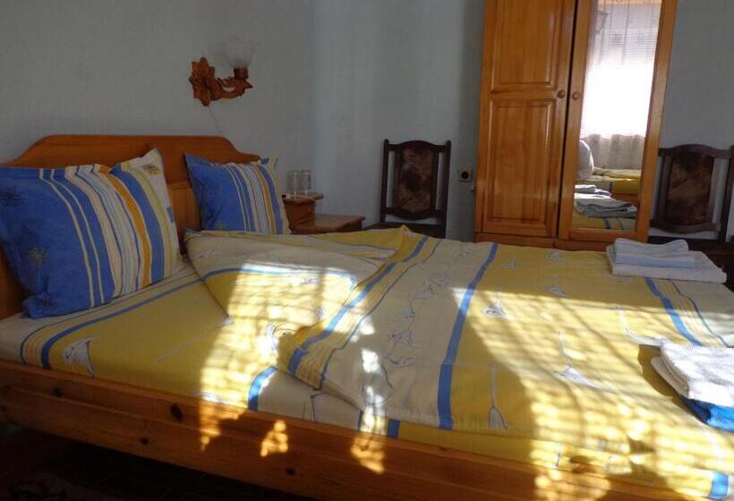 غرفة قياسية رباعية مزودة بشُرفة, Family Hotel Ecorelax