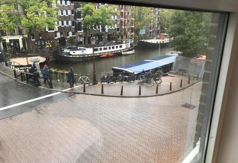 اتاق استاندارد با چشم‌انداز, Bridge Inn