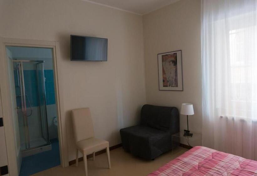 اتاق استاندارد سه نفره, Il Viale