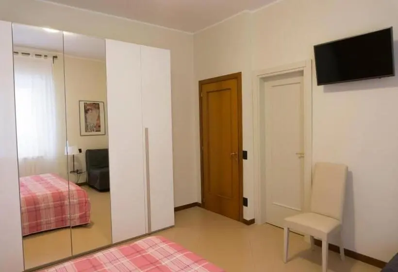 اتاق استاندارد سه نفره, Il Viale