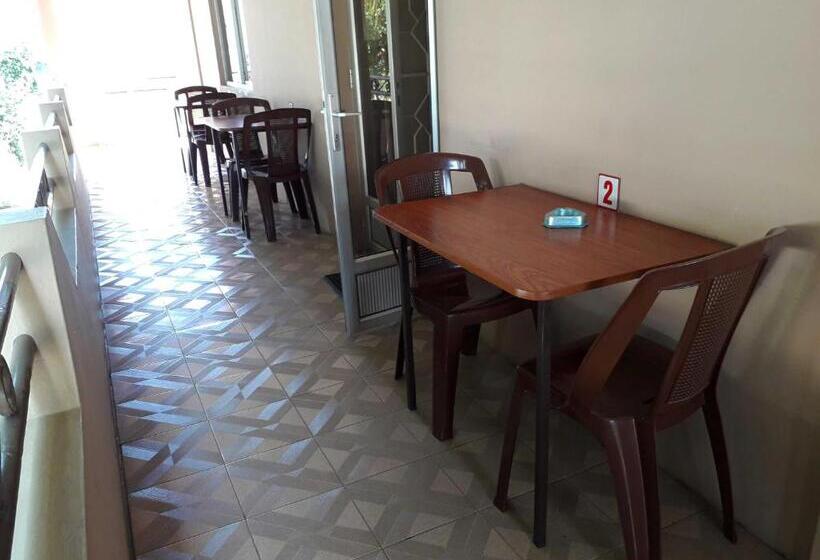 استودیوی استاندارد, Centraville