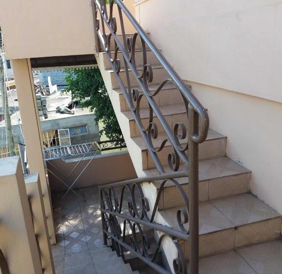 استودیوی استاندارد, Centraville