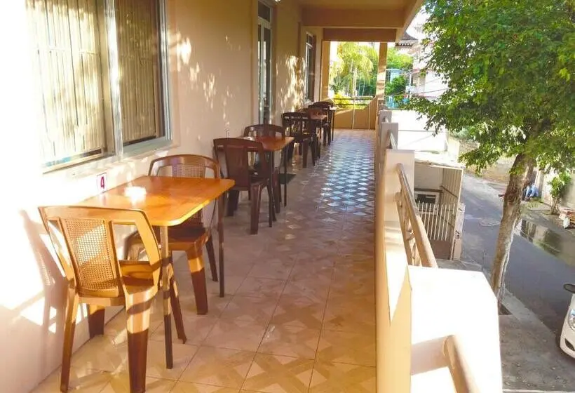 استودیوی استاندارد, Centraville