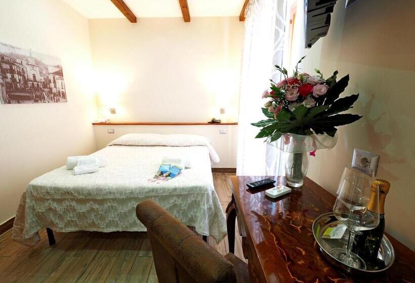 غرفة قياسية, Lorylu