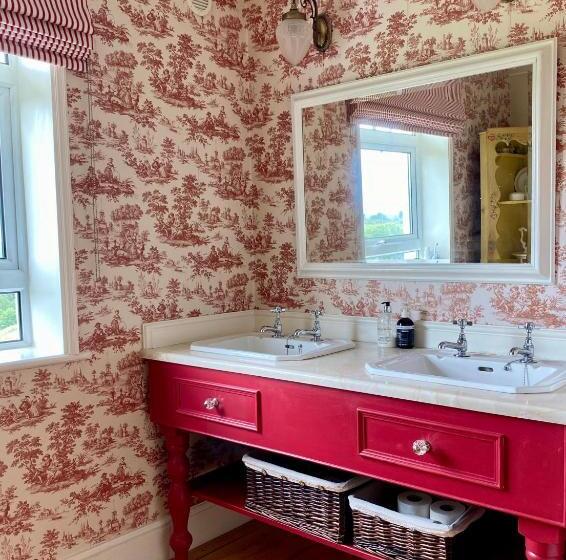 标准间, Brook Lodge