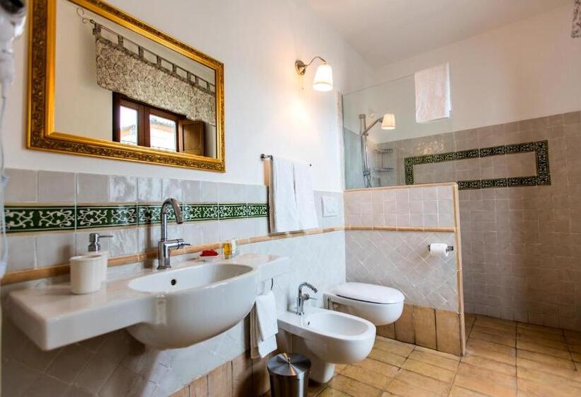 패밀리 룸, Donna Chiara