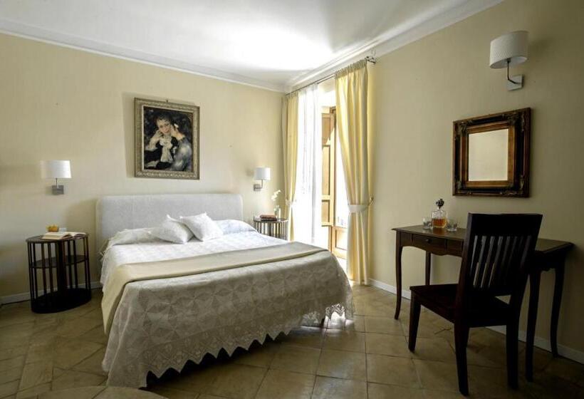 패밀리 룸, Donna Chiara