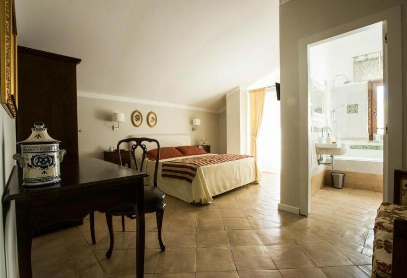 디럭스 룸, Donna Chiara