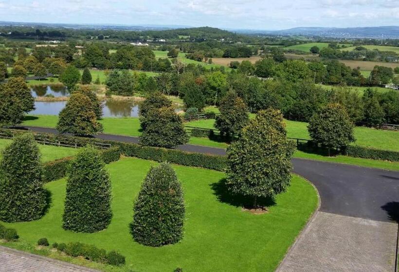 패밀리 룸, Hazelwood Country House