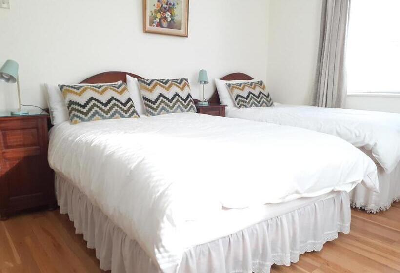 Трехместный Номер Стандарт Совместная Ванная, Conways B&b
