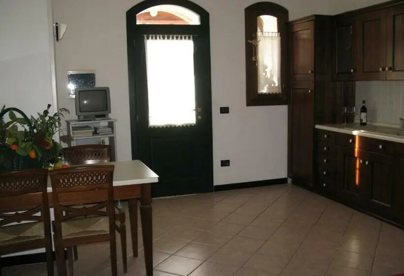 Huoneisto 1 Makuuhuone Allasnäkymä, Agriturismo La Vigna