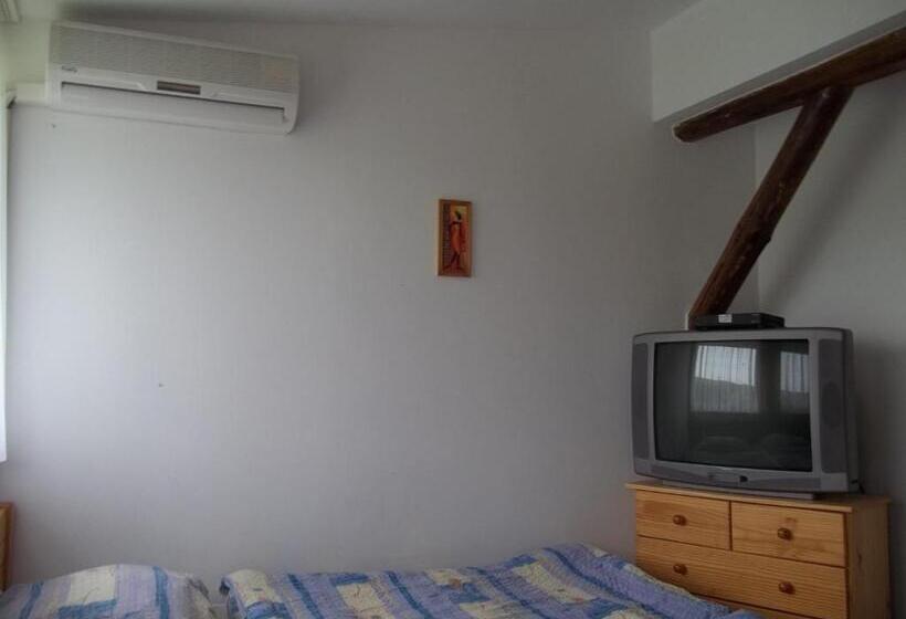 غرفة أساسية, Gadányi Vendégház és Lovarda