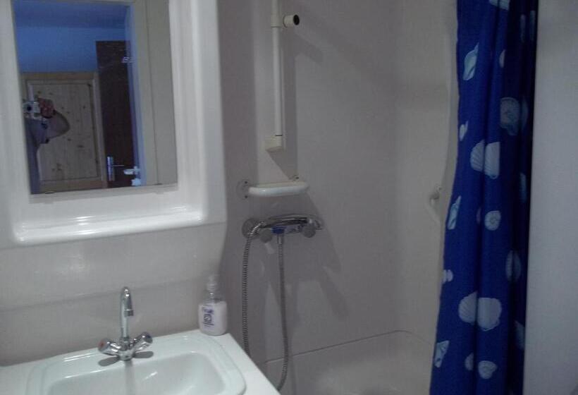 غرفة عائلية, Gadányi Vendégház és Lovarda