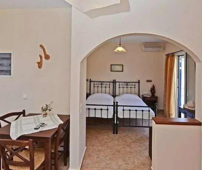 استودیوی لوکس, Akti Aegeou