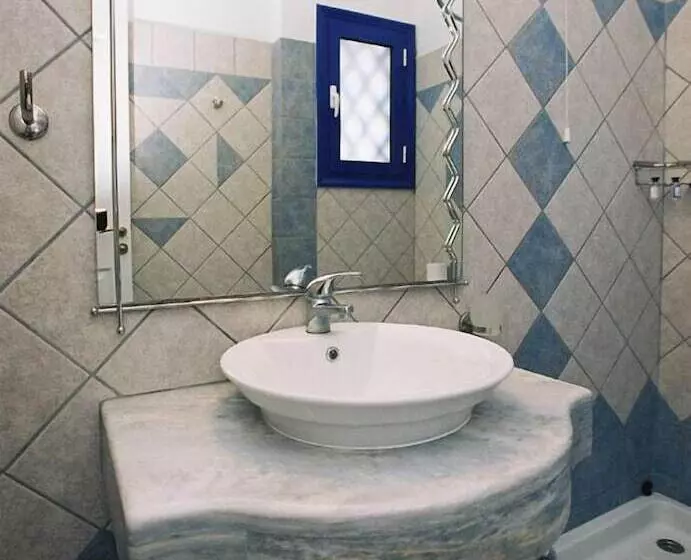 استودیوی لوکس, Akti Aegeou