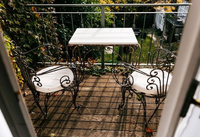 سوییت با چشم‌انداز باغ, Bens L Hôtel Palermo