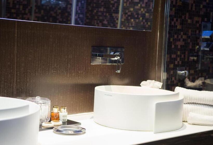 سوییت جونیور, Divina Luxury