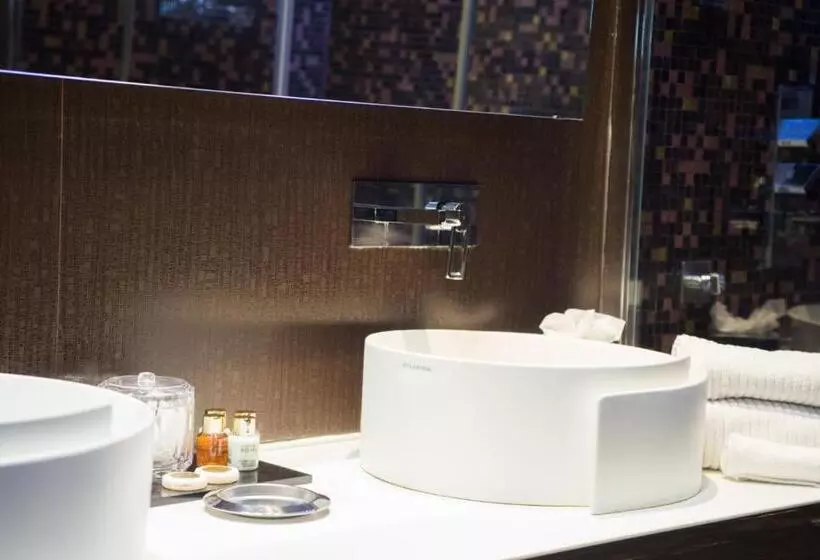 سوییت جونیور, Divina Luxury