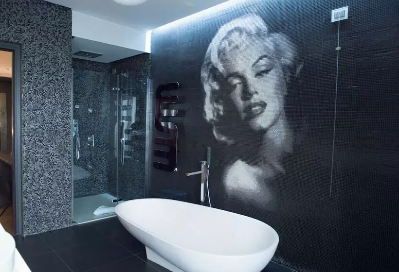 سوییت جونیور, Divina Luxury