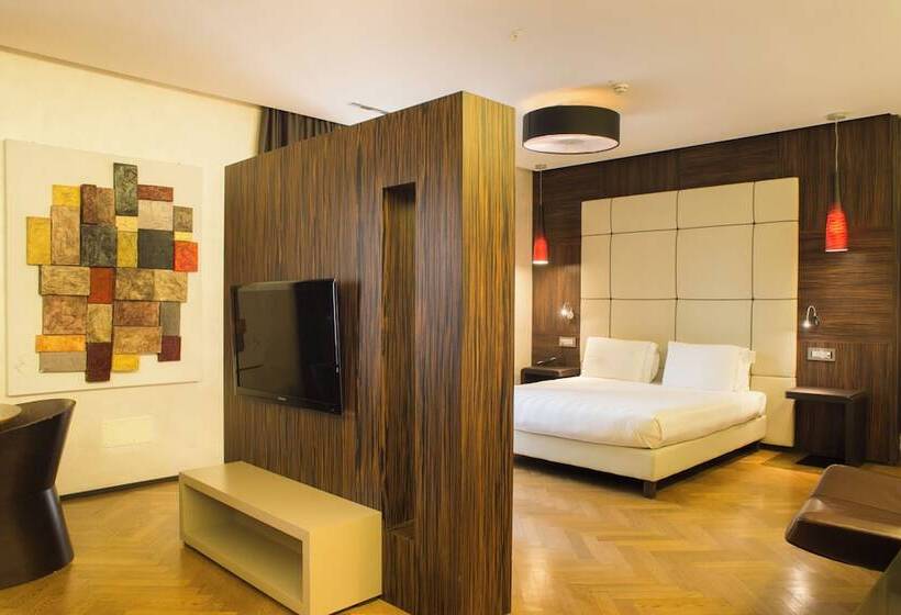 سوییت جونیور, Divina Luxury