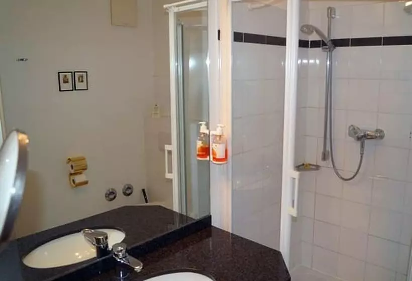 Standard Yhden Hengen Huone, Entrée Groß Borstel Garni