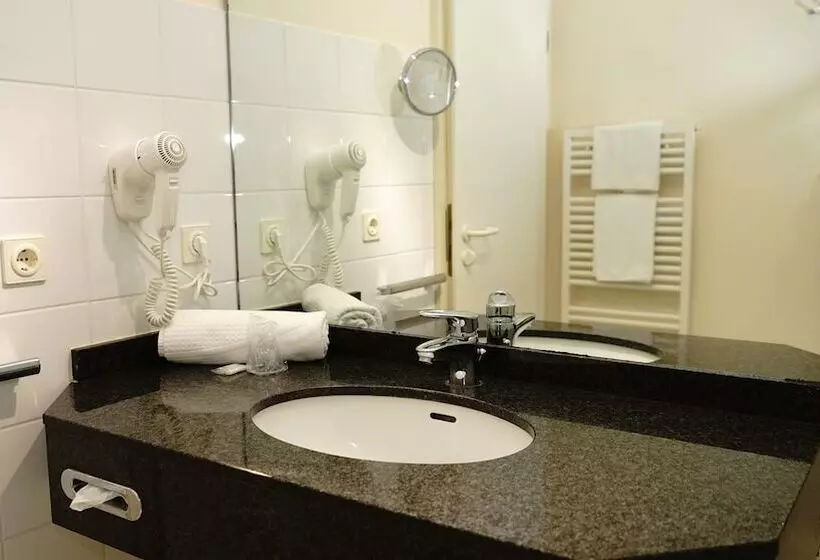 Standard Yhden Hengen Huone, Entrée Groß Borstel Garni
