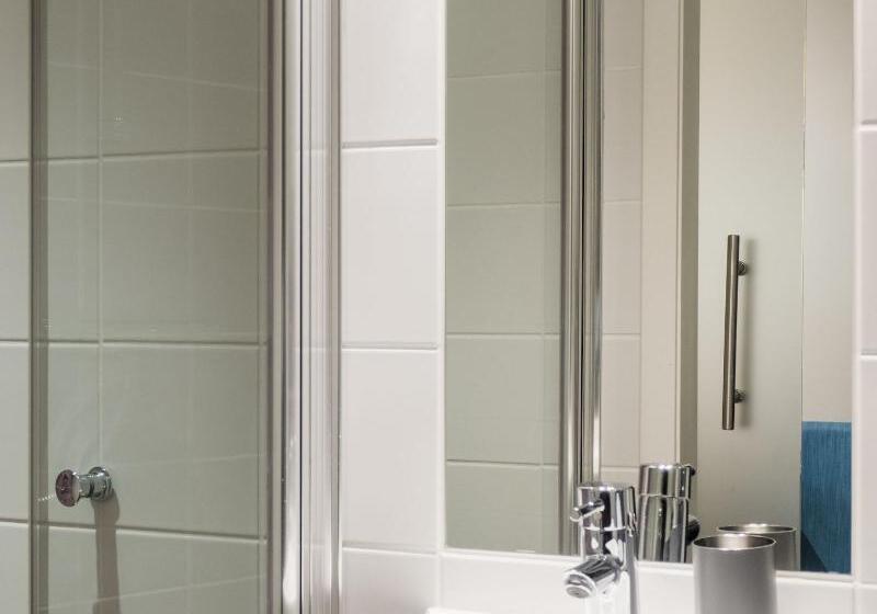 اتاق استاندارد یک نفره, Finn Apartments