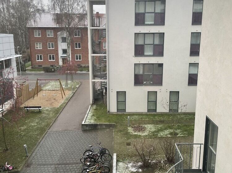 استودیوی استاندارد, Finn Apartments