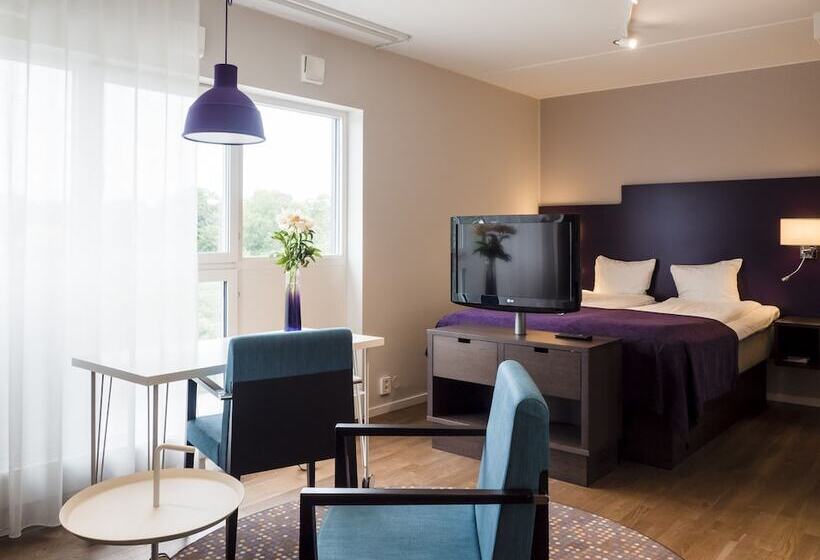 استودیوی استاندارد, Finn Apartments