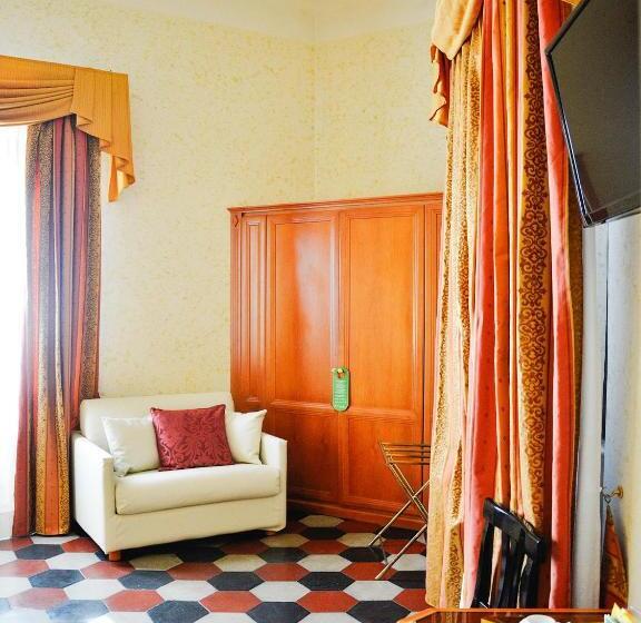 חדר משפחתי, Labelle