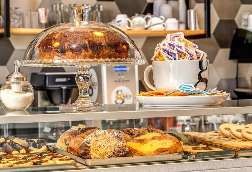 חדר משפחתי, Labelle