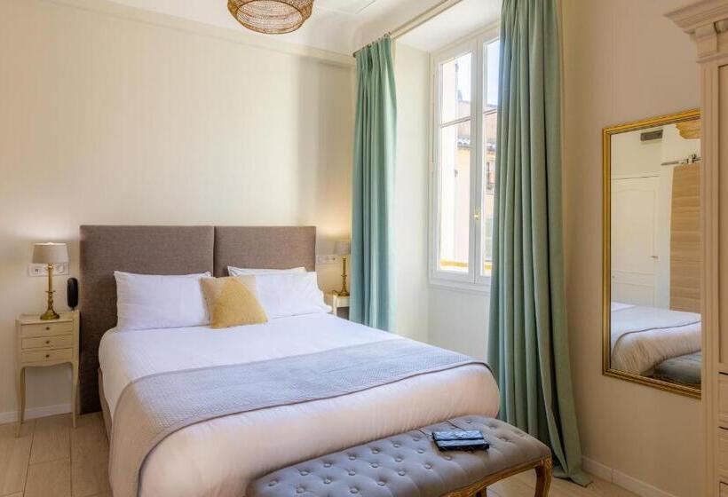 豪华房间, Les Armoiries