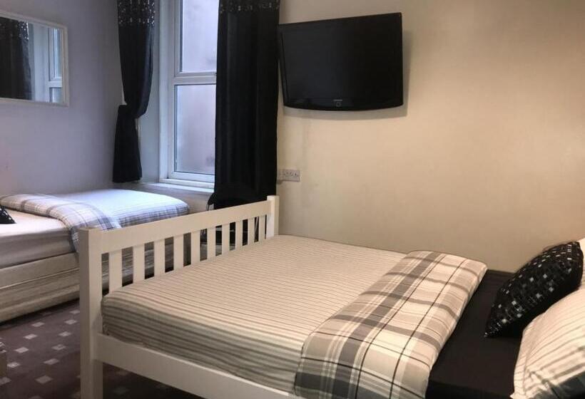 חדר סטנדרט לשלושה, Malibu