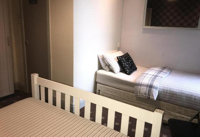 חדר סטנדרט לשלושה, Malibu