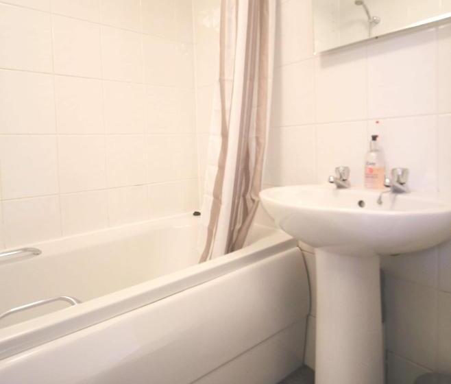 חדר סטנדרט לשלושה, Malibu