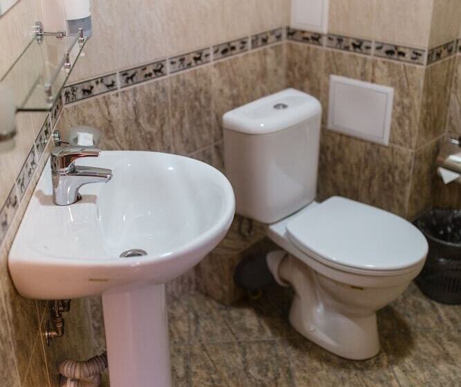 غرفة قياسية, Onega Castle