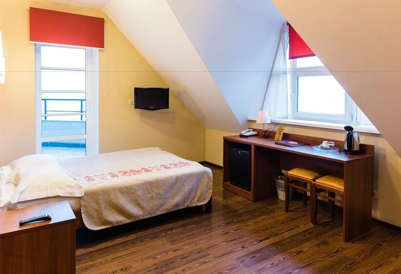 غرفة قياسية, Onega Castle