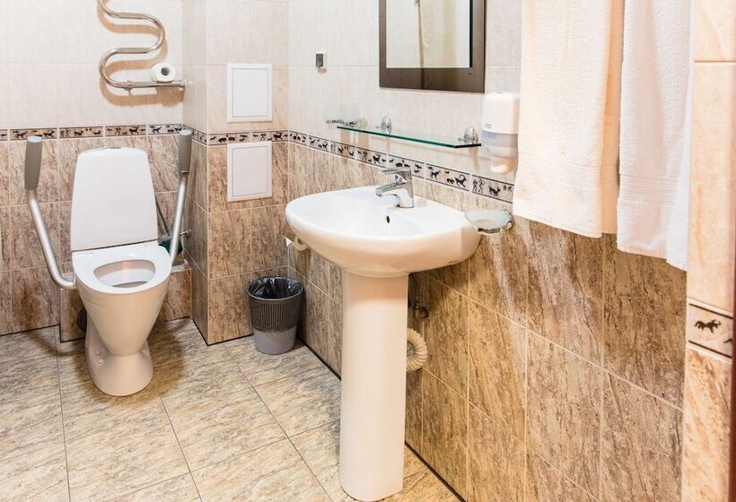 غرفة قياسية, Onega Castle